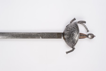 ES719 Espada de Carlos III grabada y cincelada