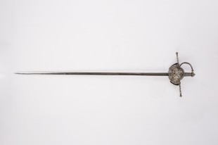 ES733 Tizona española trébol profusamente calada y cincelada