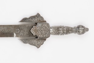 Engraved and chiselled Arab... 2